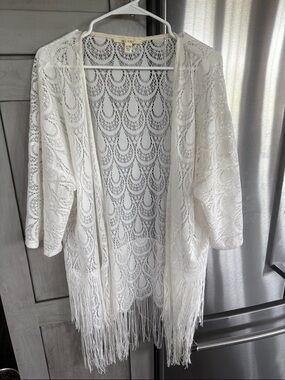 Mi Ami White Crochet Fringe Kimono size s/m